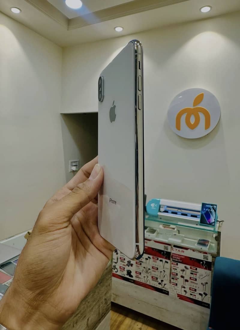 Apple iPhone XS 6