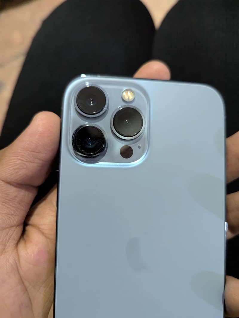 Apple iPhone 13 Pro Max 1
