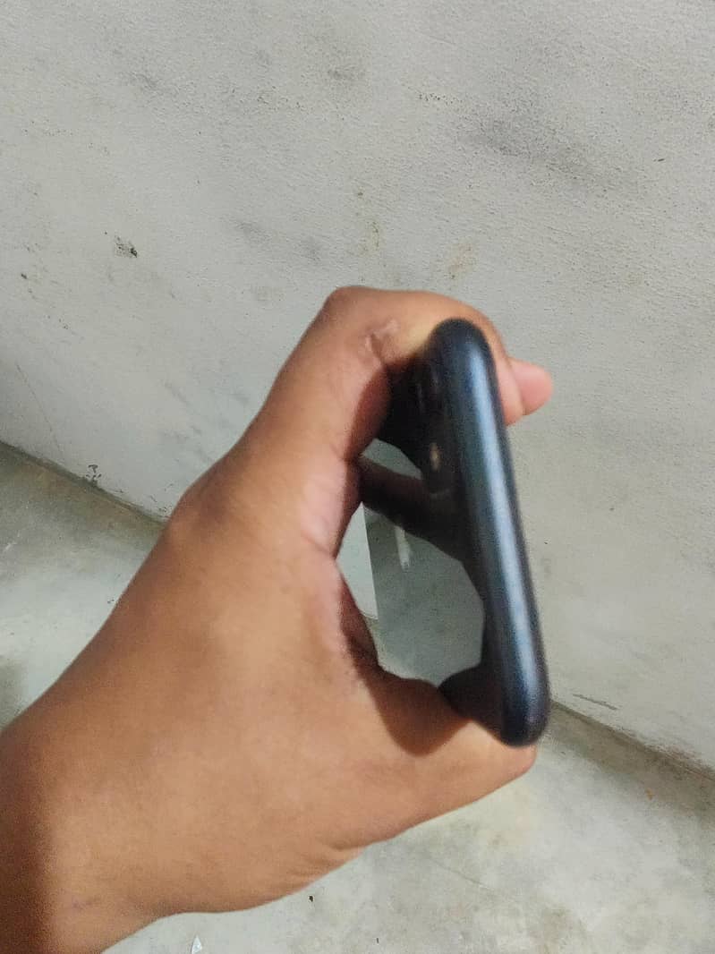 Apple iPhone 11 3