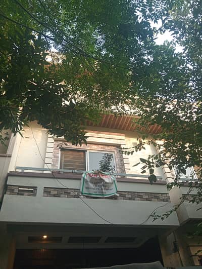 7marla 2beds DD TV lounge kitchen attached baths neat clean tiled flooring upper portion for rent in G 13 2 islamabad SIRF hiring pay daita Hai