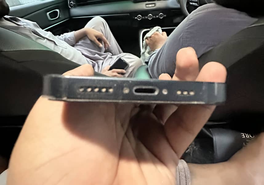 Apple iPhone 13 2