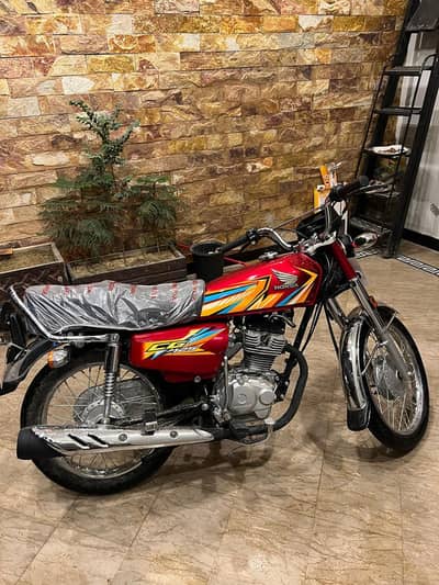 CG 125 2026 model Red Color Only 2600 k/m Drive