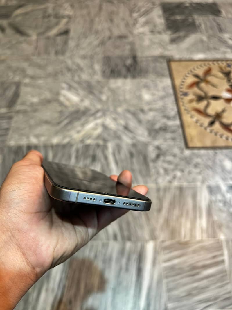 Apple iPhone 15 Pro Max 2