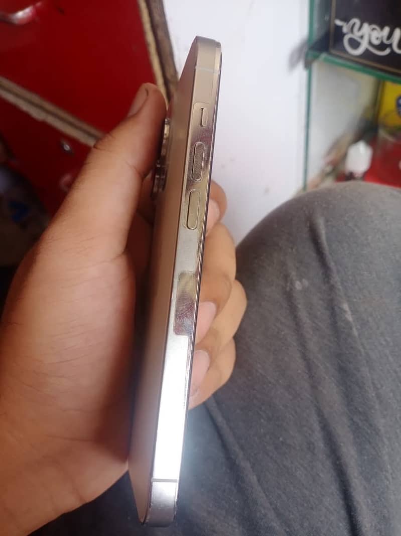 Apple iPhone 14 Pro 0