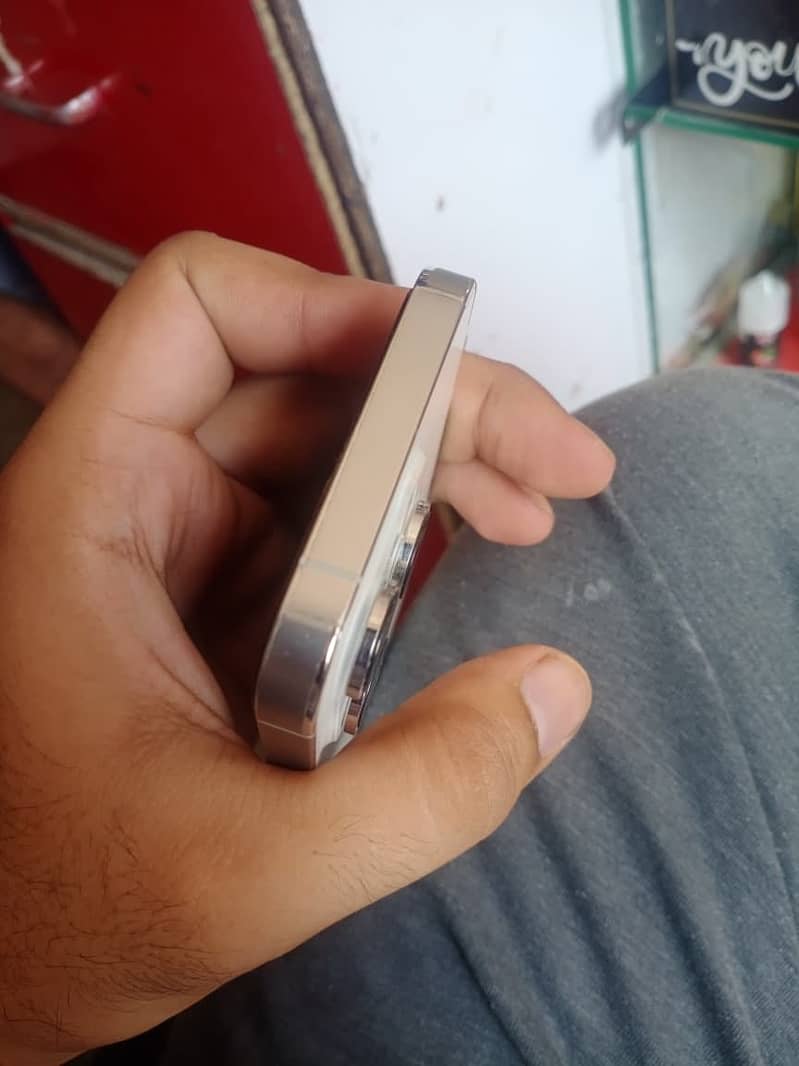 Apple iPhone 14 Pro 2