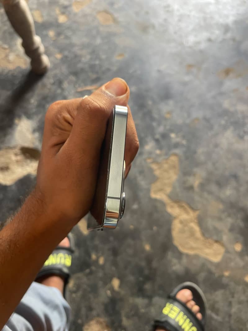 Apple iPhone 13 Pro 1