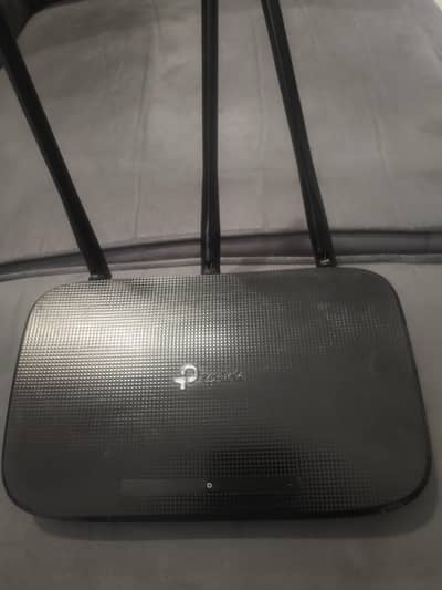 Tp link router TL wR-940n 450 Mbps good condition