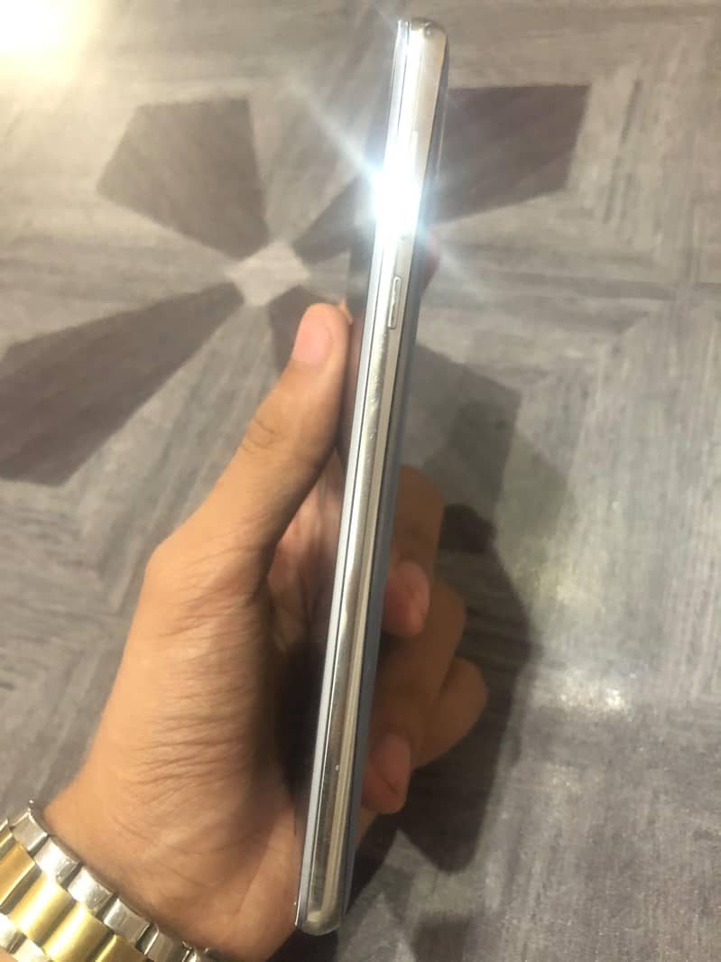 Sharp Aquos R2 1