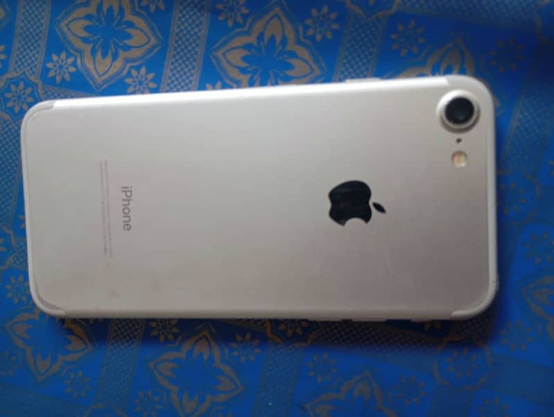 Apple iPhone 7 0