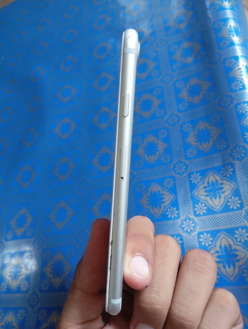 Apple iPhone 7 2