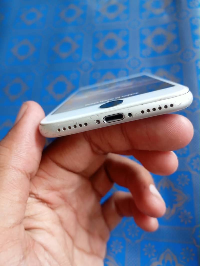 Apple iPhone 7 3