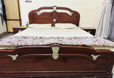 urjent sale used  bed only with out martress andseperate  dewan