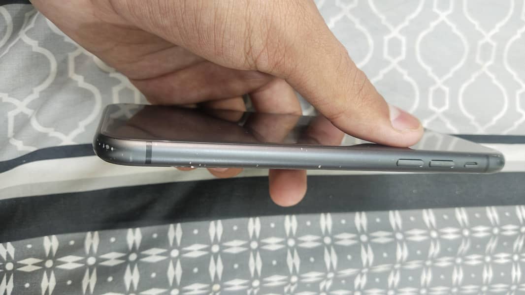 Apple iPhone 11 3