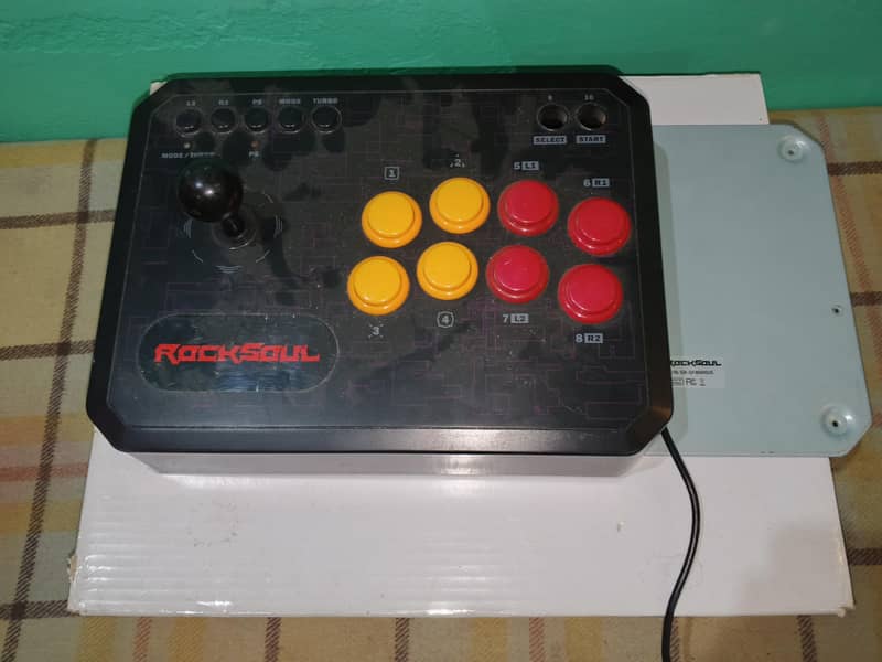 LCD screen and keyboard 8