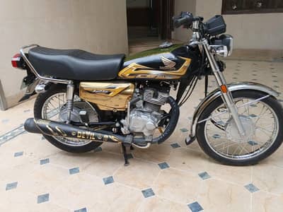 125 BLACK GOLD EDITION IN FIVE GEAR  FOR SALE CONTACT 03158168046