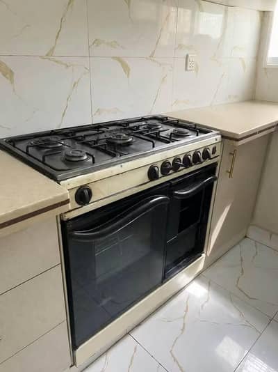Nasgas Cooking Range 5 stoves, working 10/10, cond 7/10