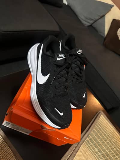 Nike Revolution 8 for sale Black/White