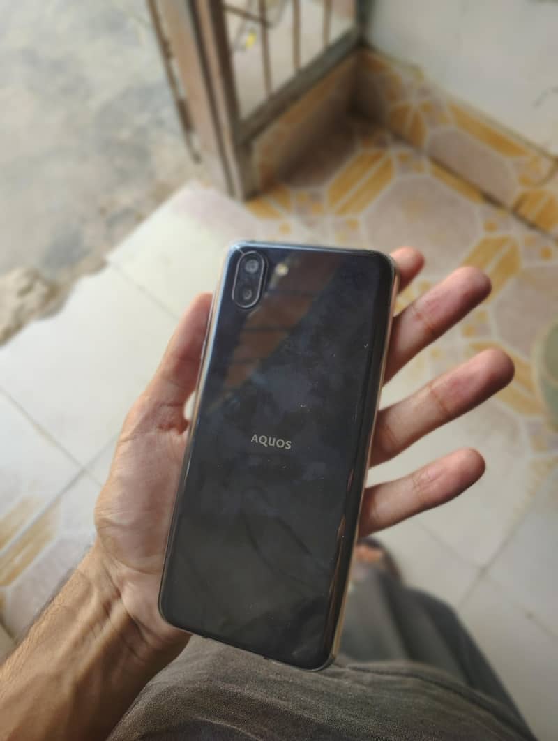 Sharp Aquos R2 0