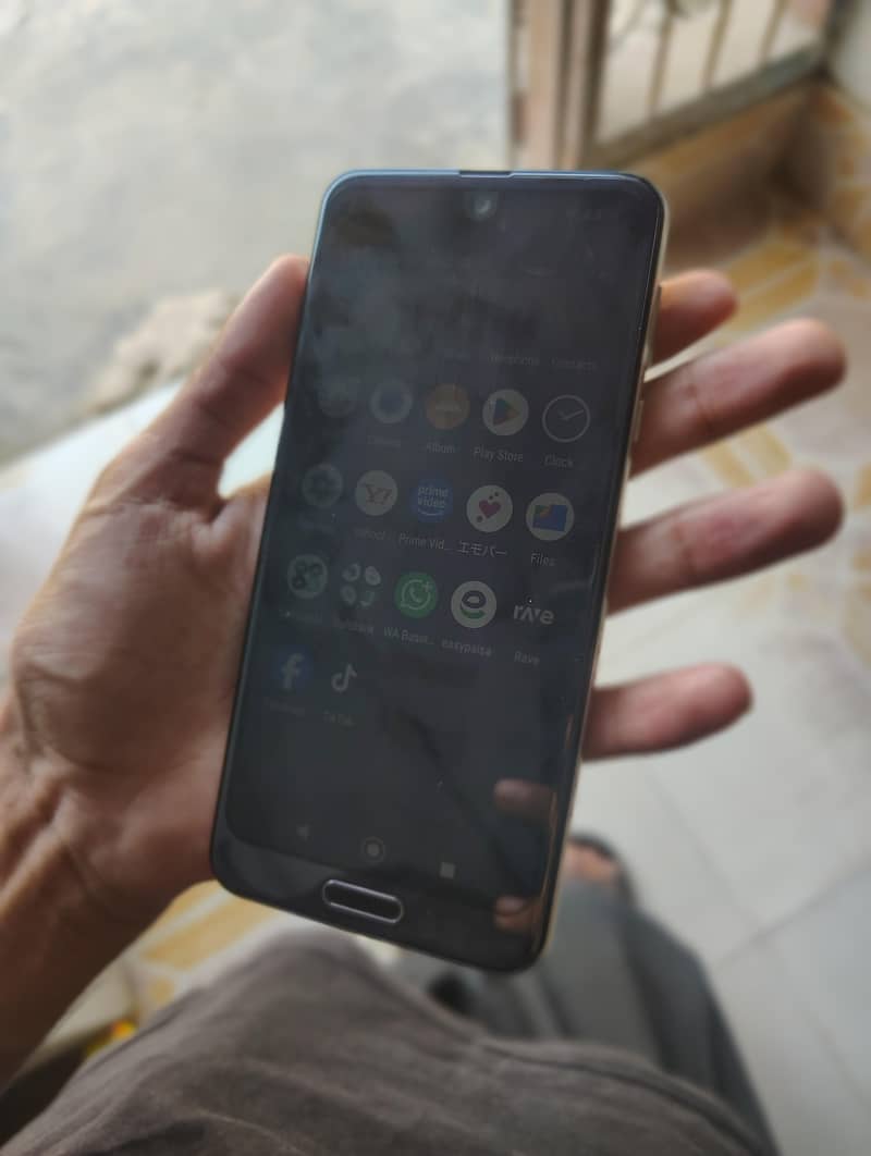 Sharp Aquos R2 1