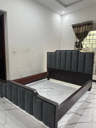 Beautiful Double Bed for Sale – Good Condition