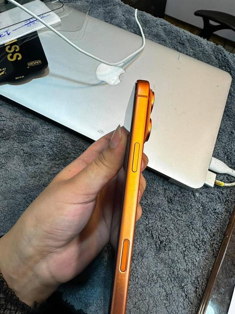 Apple iPhone 17 Pro Max 4
