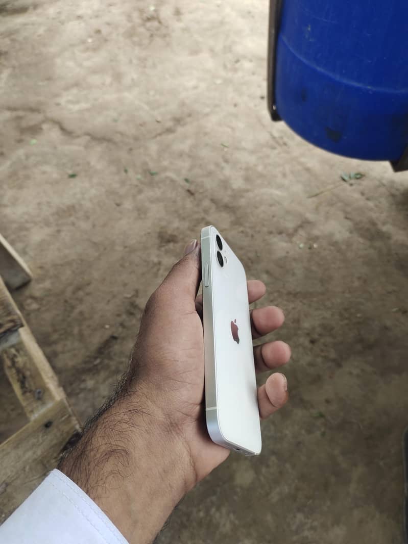 Apple iPhone 12 3