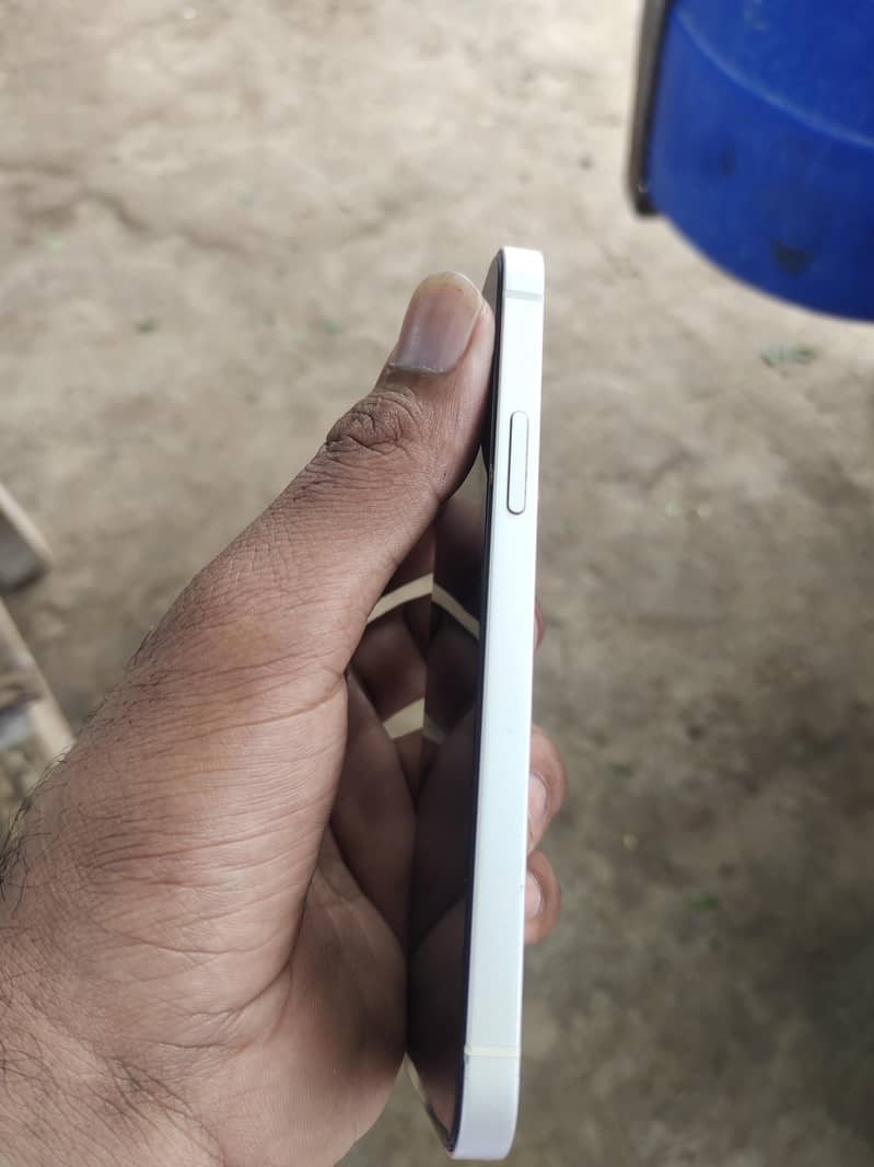 Apple iPhone 12 6
