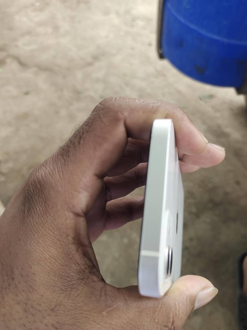 Apple iPhone 12 7