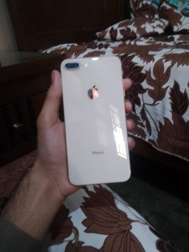 Apple iPhone 8 Plus 0