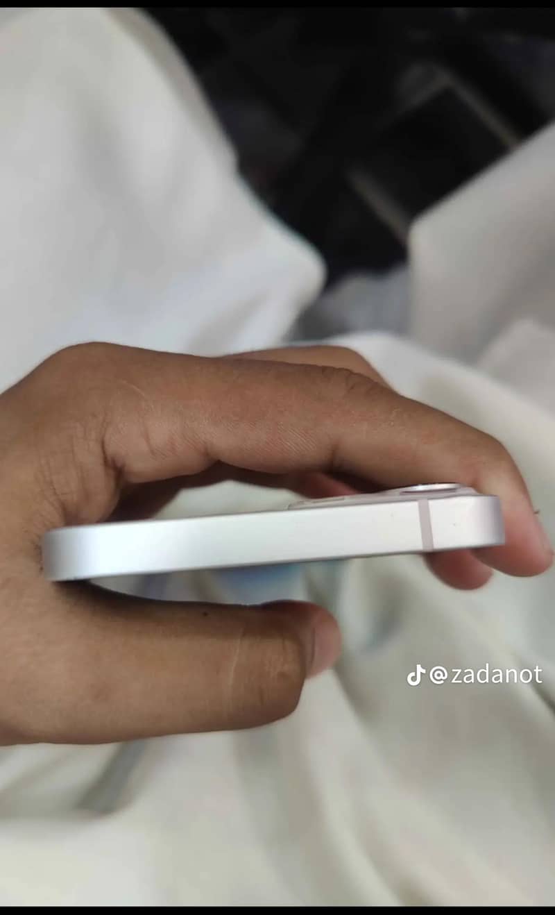 Apple iPhone 13 1