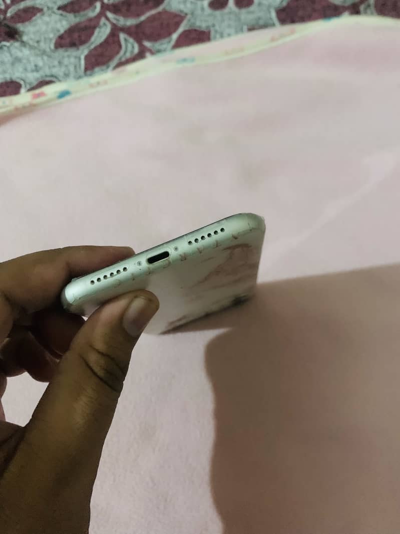 Apple iPhone 11 7