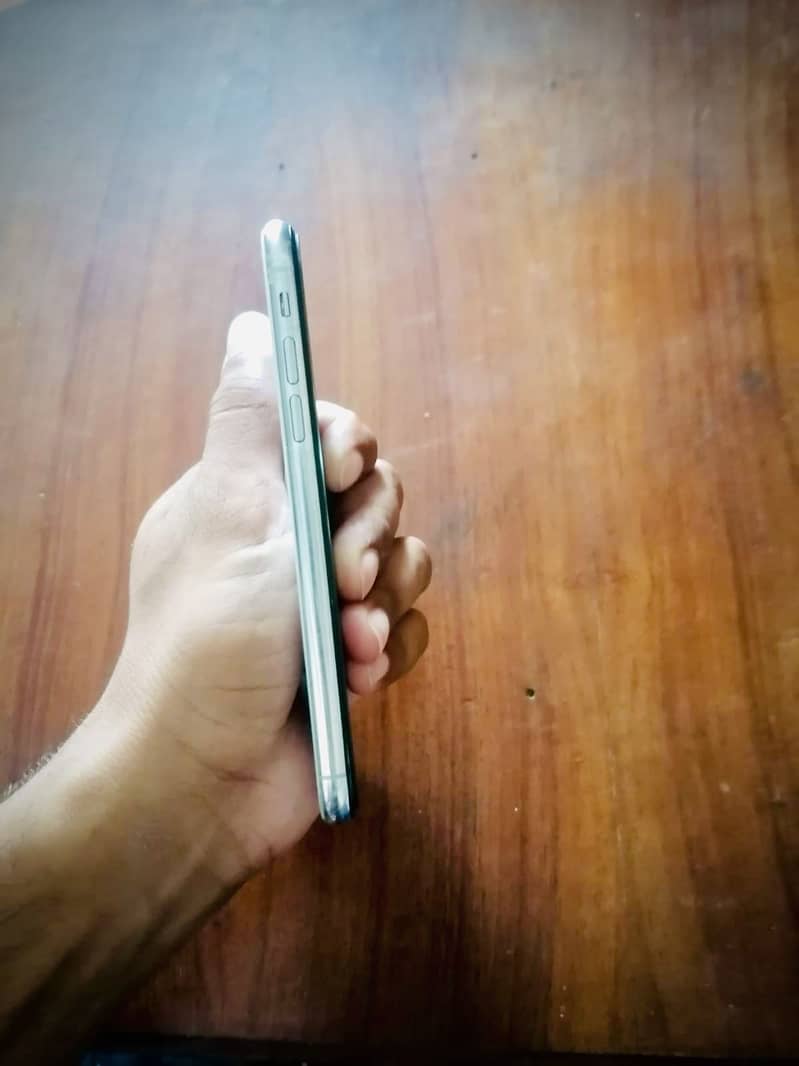 Apple iPhone X 3