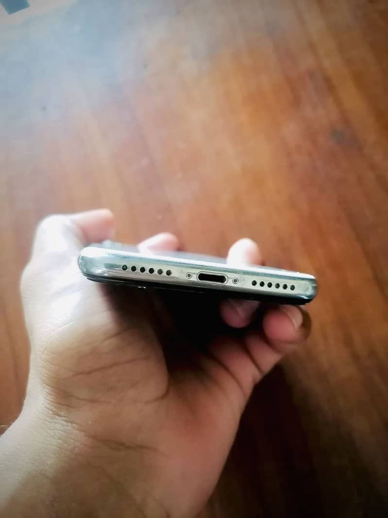 Apple iPhone X 4