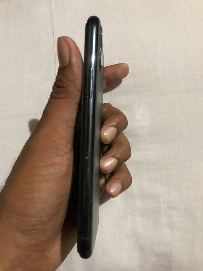 Apple iPhone 11 Pro 4
