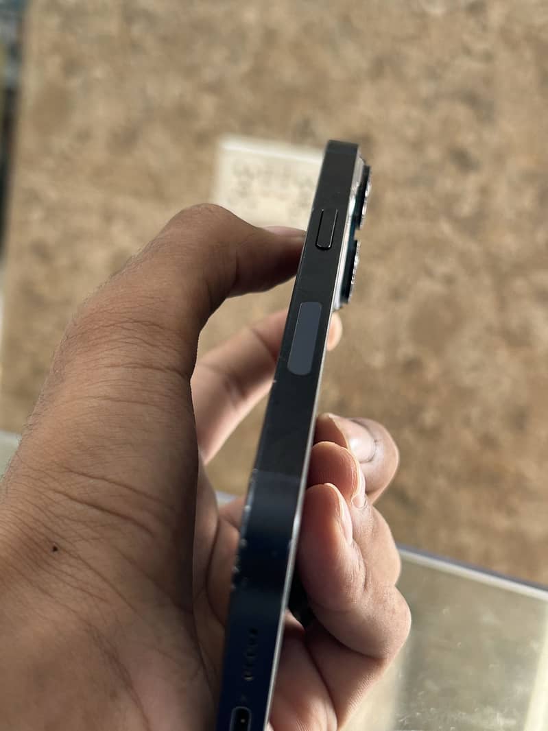 Apple iPhone 14 4