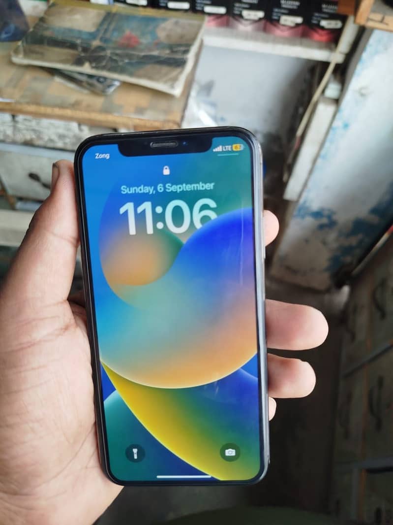 Apple iPhone X 3