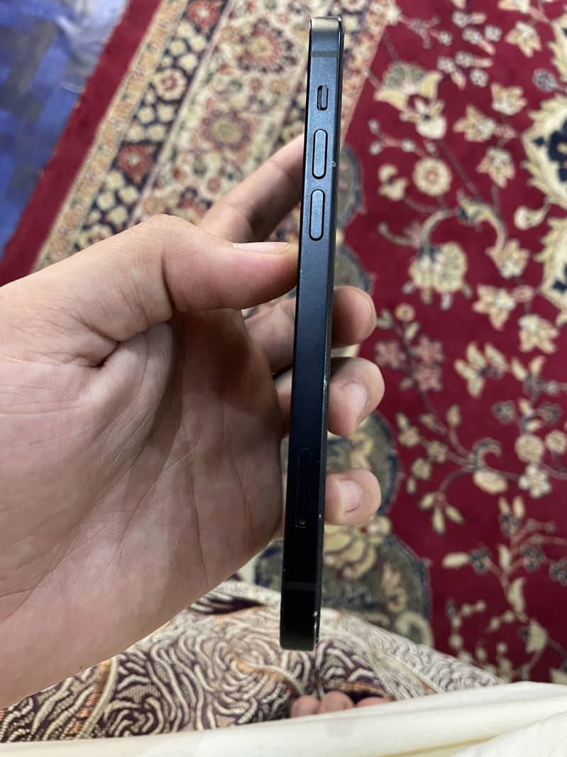 Apple iPhone 12 3