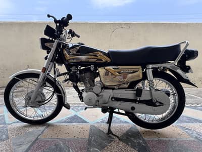 Honda 125 Special Edition Gold