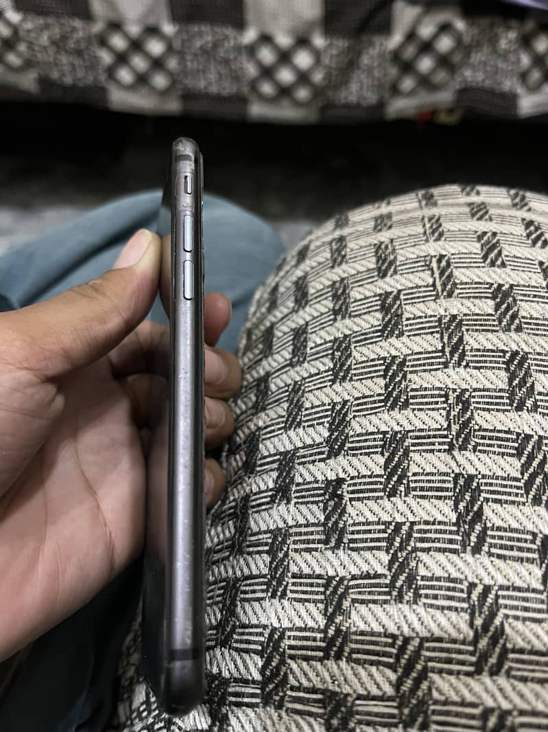 Apple iPhone 8 3