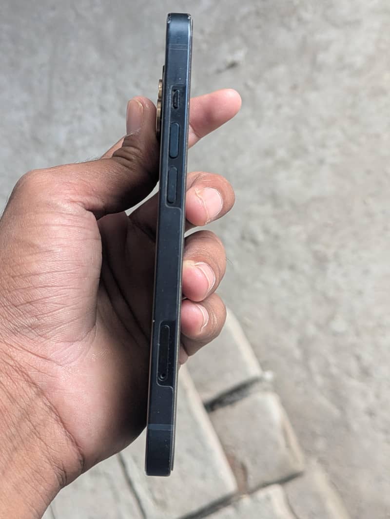 Apple iPhone 13 1
