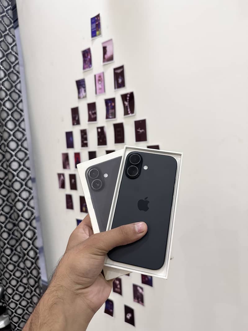 Apple iPhone 16 0