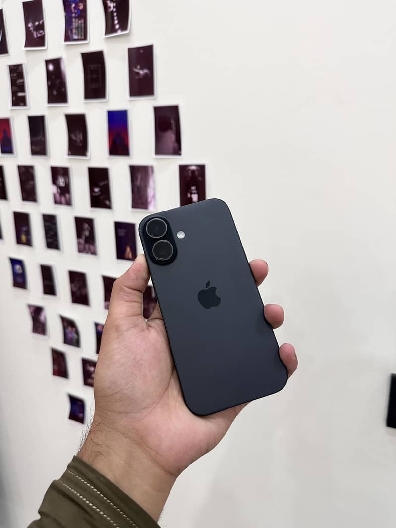 Apple iPhone 16 3