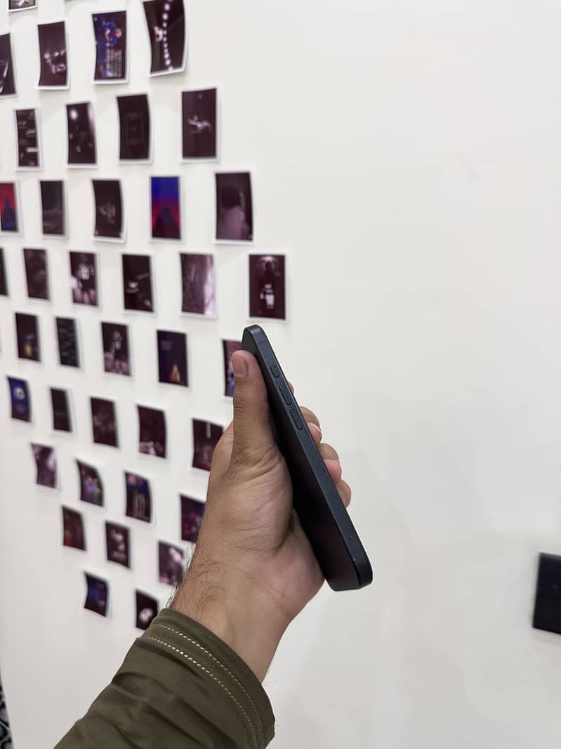 Apple iPhone 16 4