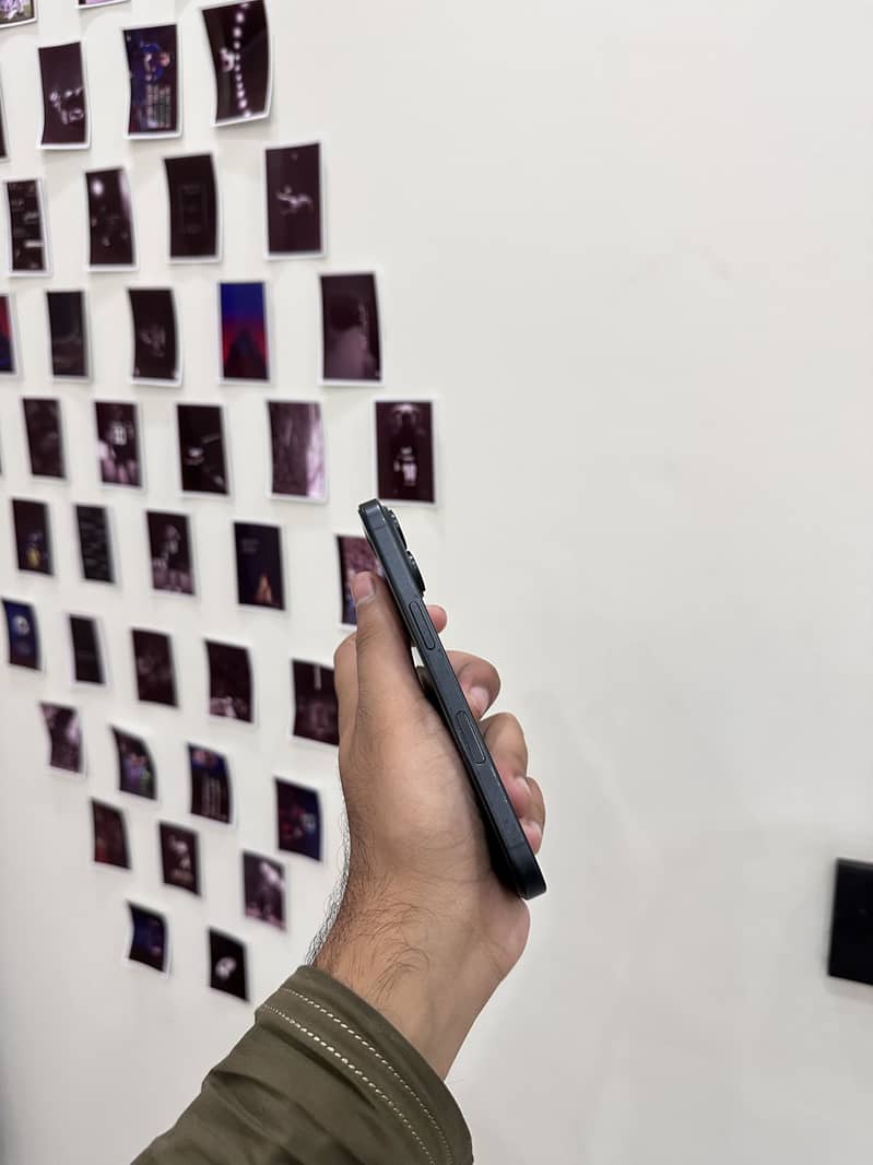 Apple iPhone 16 6