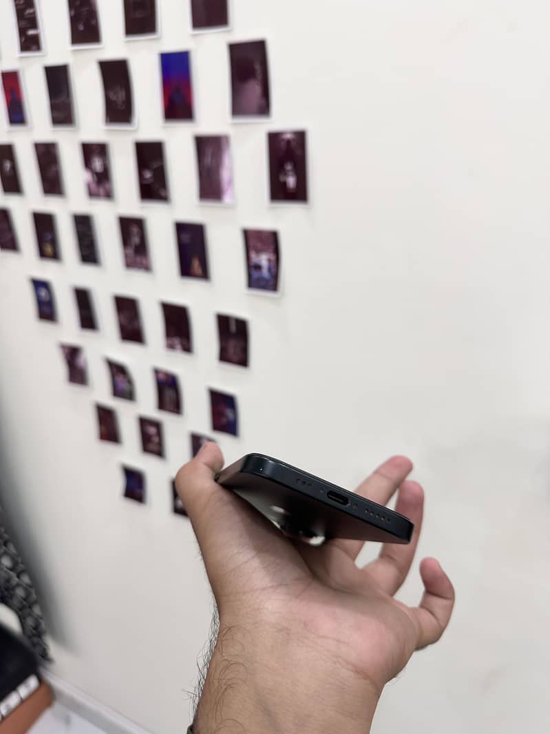 Apple iPhone 16 7