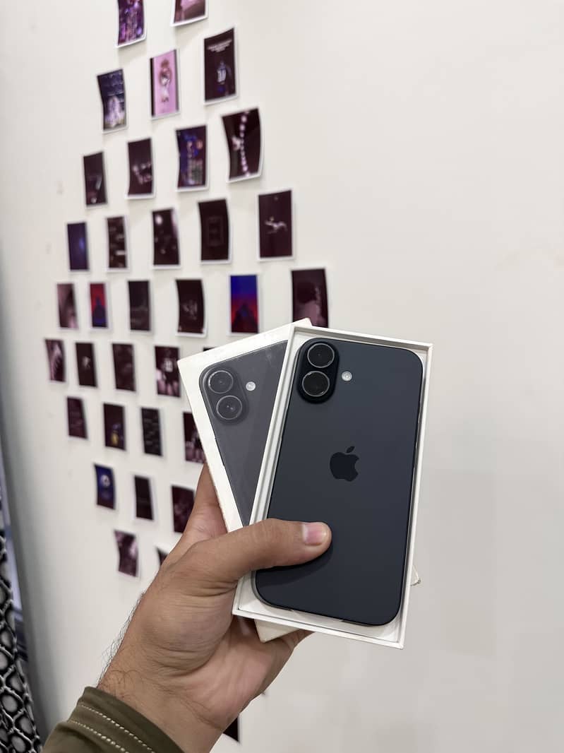 Apple iPhone 16 8