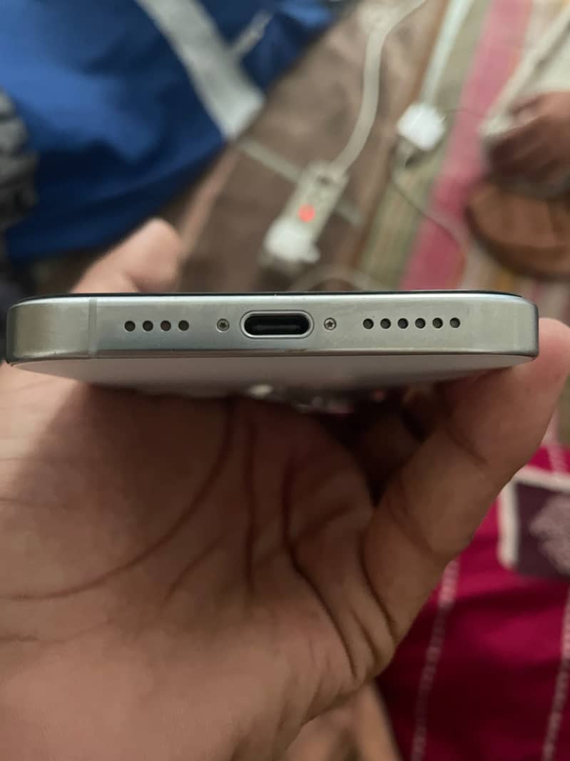 Apple iPhone 16 Pro Max 1