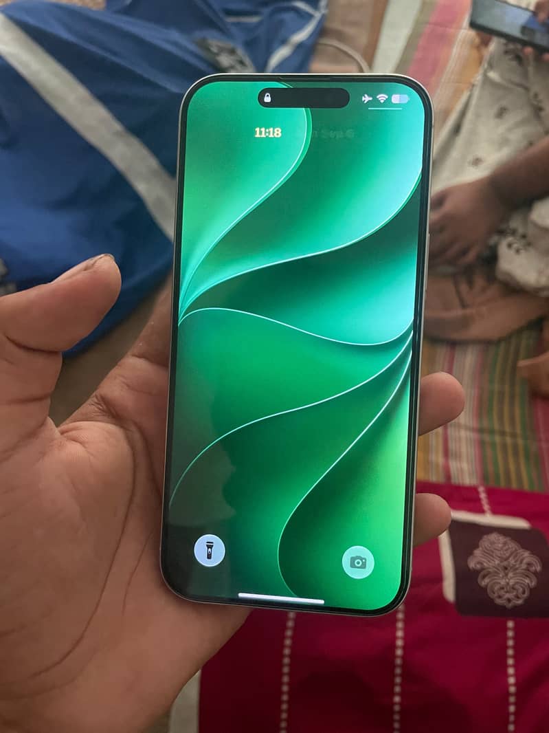 Apple iPhone 16 Pro Max 2