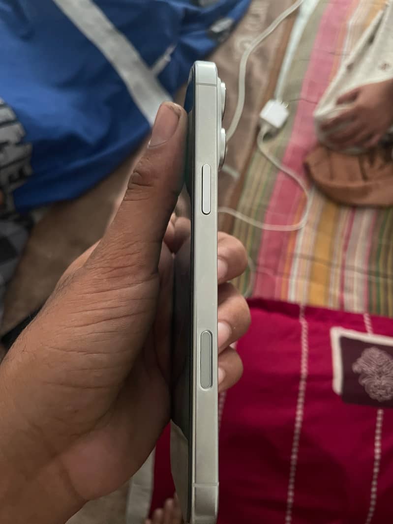 Apple iPhone 16 Pro Max 4