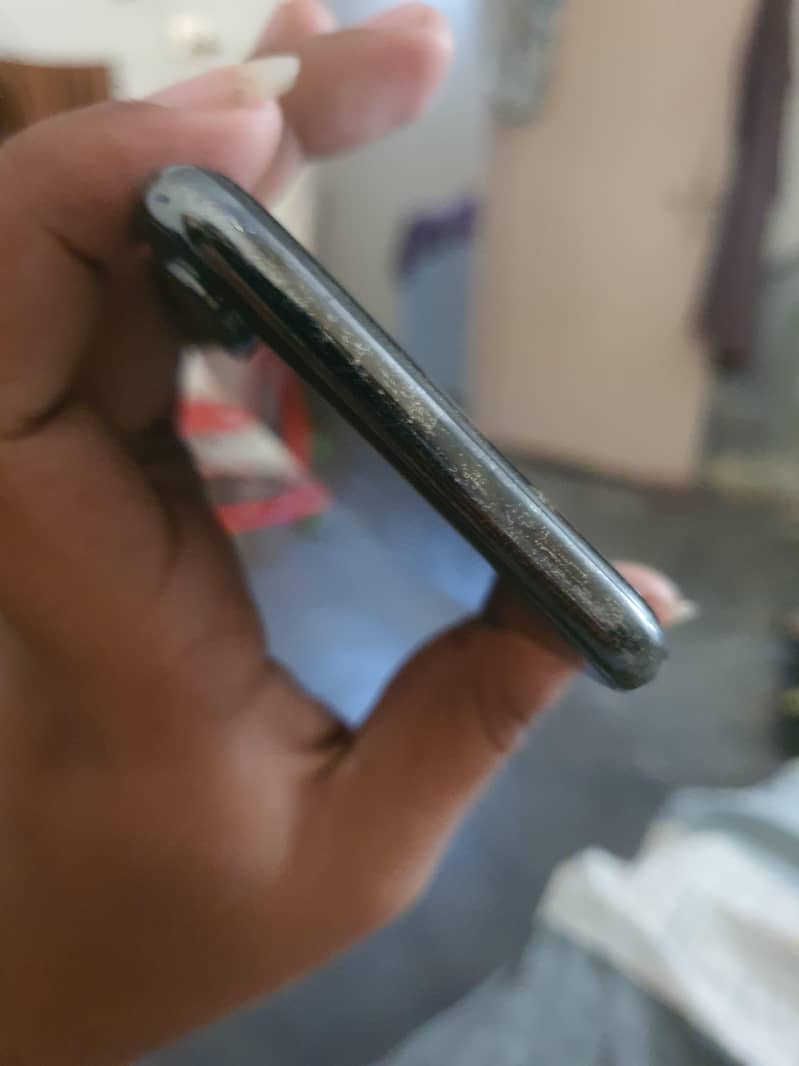 Apple iPhone X 4